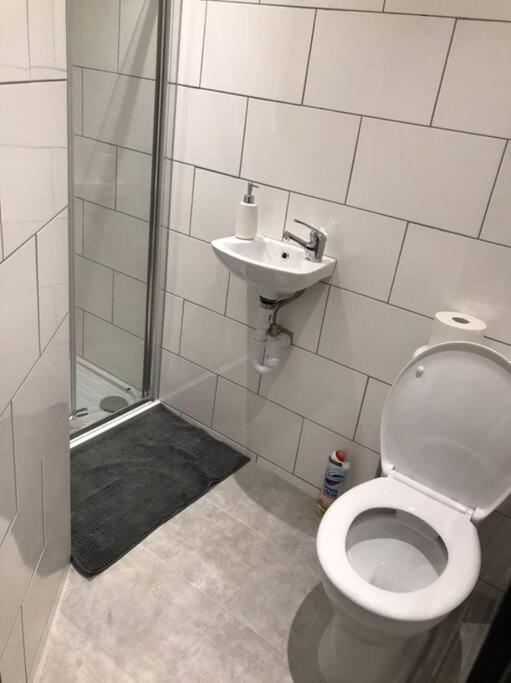 Bedfont House Apartment ฮิลลิงดัน ภายนอก รูปภาพ